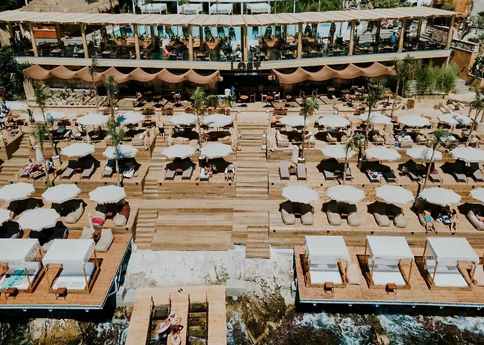 Hotel con piscina: Lost Seaside Hotel